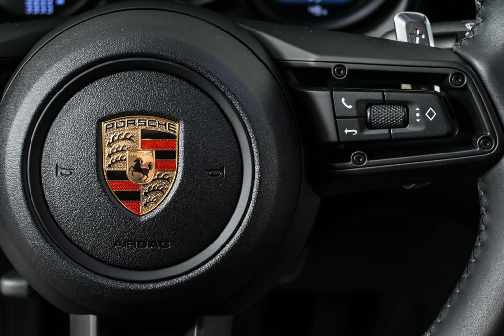 Certified 2025 Porsche Macan image 11