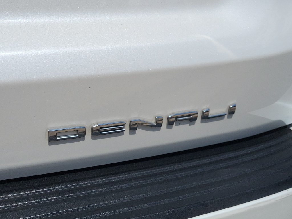 Used 2023 GMC Yukon Denali w/ Advanced Technology Package AWD/4WD image 18