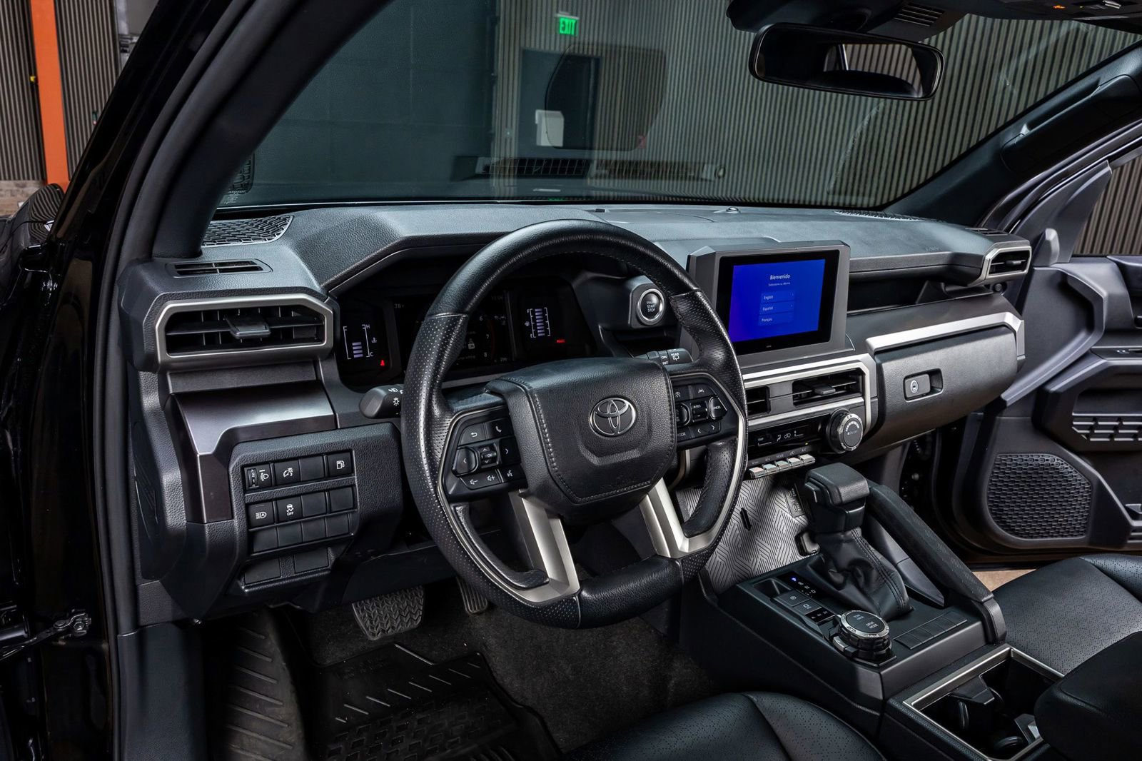 Used 2025 Toyota 4Runner SR5 AWD/4WD image 17