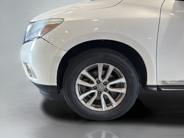 Used 2014 Nissan Pathfinder SL AWD/4WD image 32