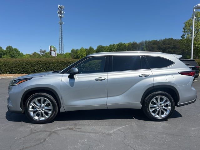 Used 2022 Toyota Highlander Limited FWD image 12