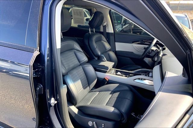 Used 2024 Lincoln Nautilus Reserve w/ Equipment Group 203A image 7