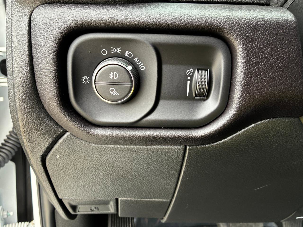 Used 2024 RAM 2500 Big Horn AWD/4WD image 23