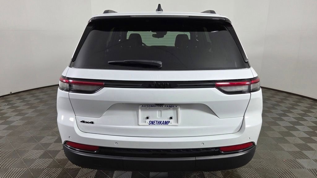 Used 2023 Jeep Grand Cherokee Altitude image 7