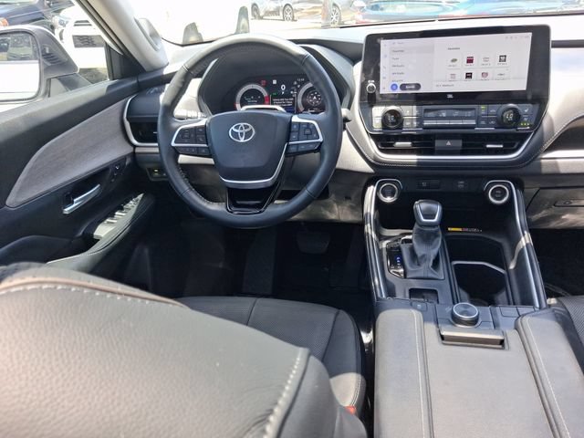 Used 2025 Toyota Grand Highlander AWD image 8