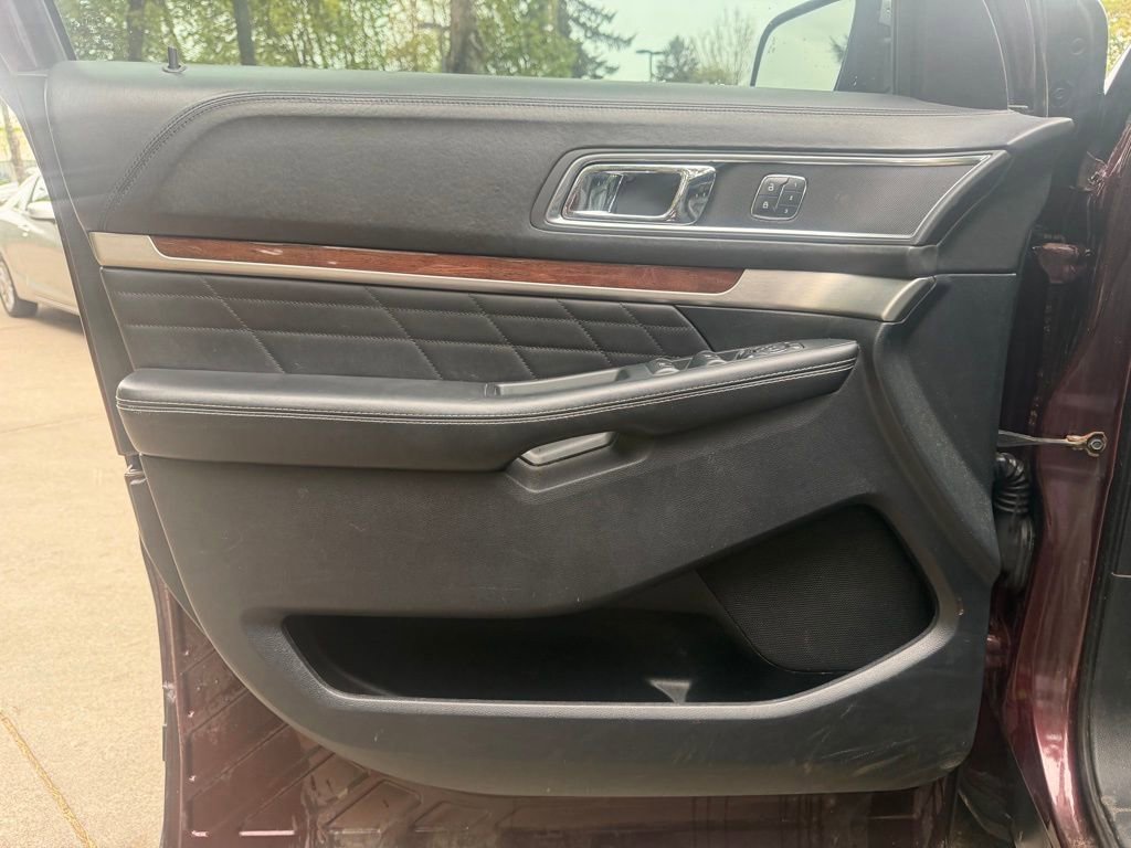 Used 2018 Ford Explorer Platinum AWD/4WD image 10
