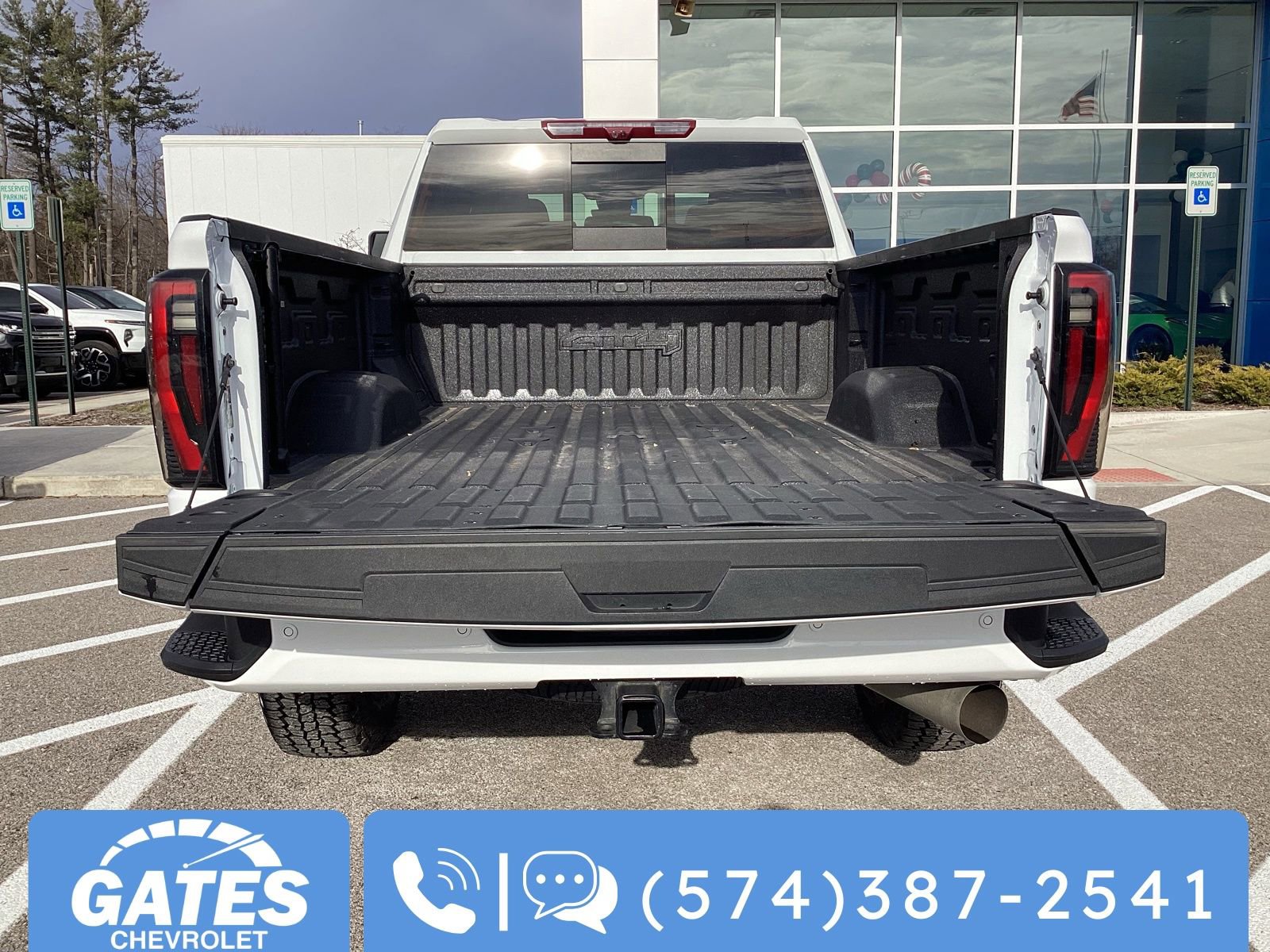 Used 2024 GMC Sierra 2500 AT4 w/ AT4 Premium Plus Package image 9