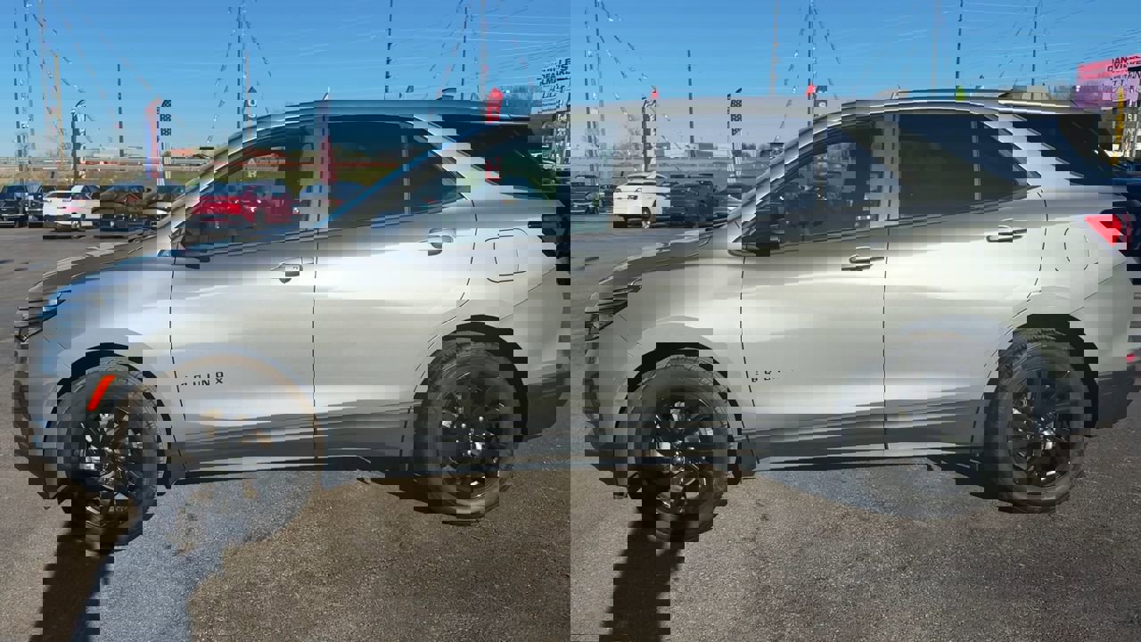 Used 2024 Chevrolet Equinox LS w/ LS Convenience Package image 4