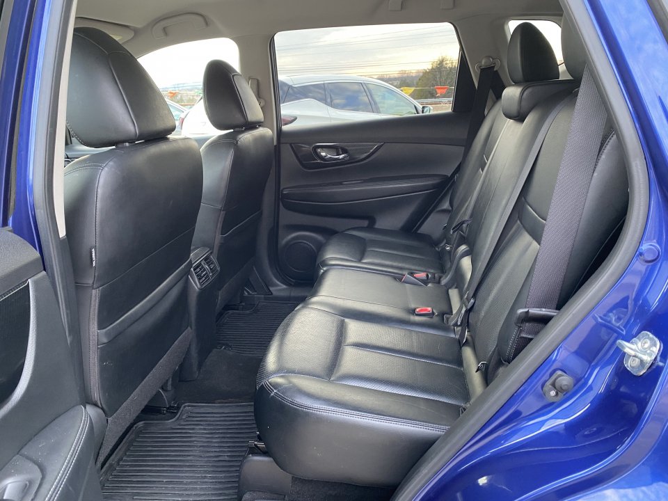 Used 2018 Nissan Rogue SL FWD image 18