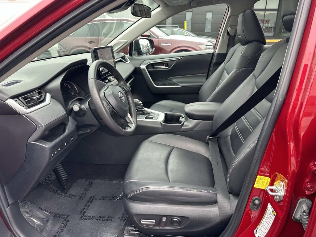 Used 2023 Toyota RAV4 XLE Premium AWD/4WD image 27