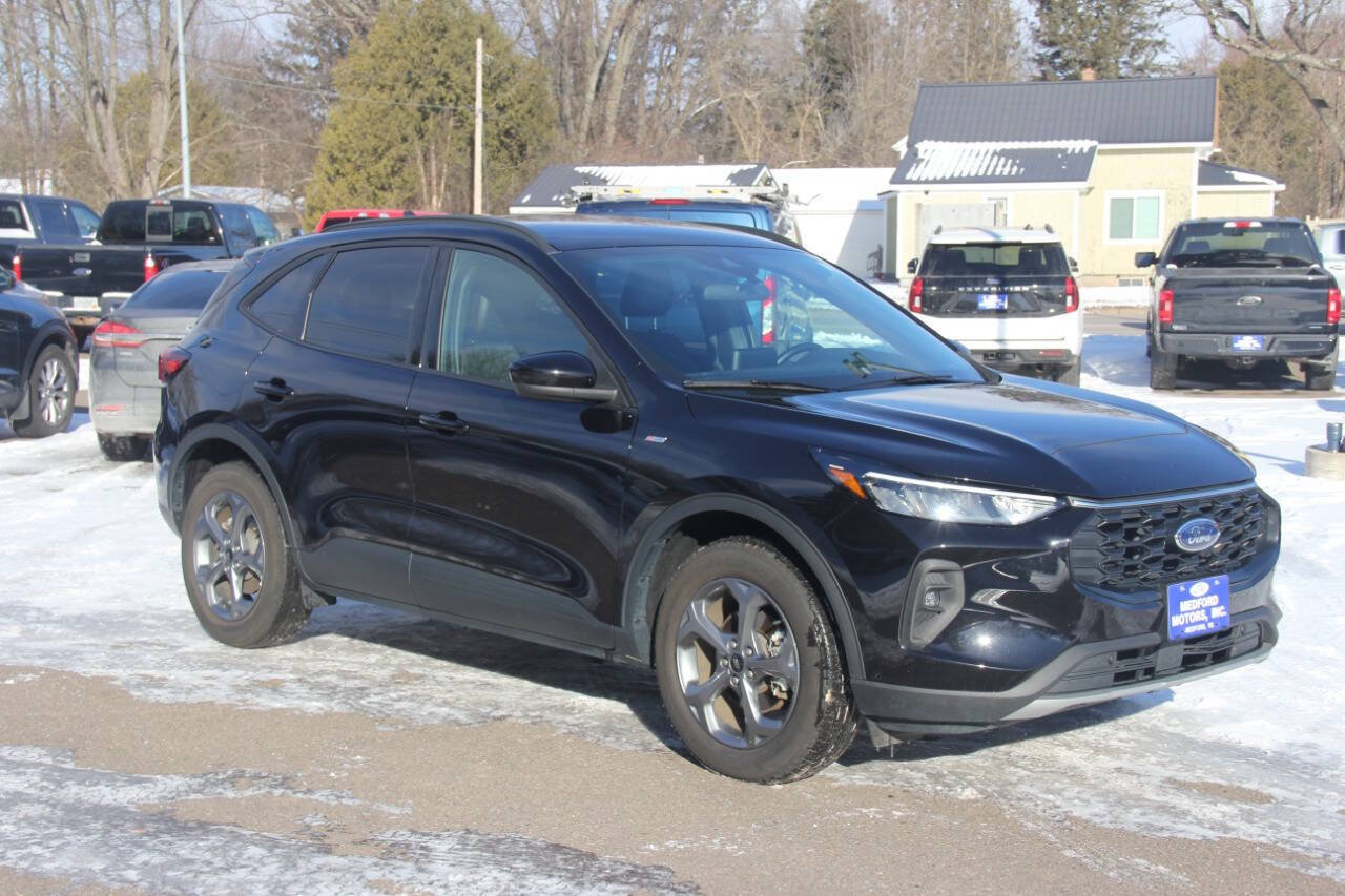 Certified 2025 Ford Escape ST-Line Select AWD/4WD image 2