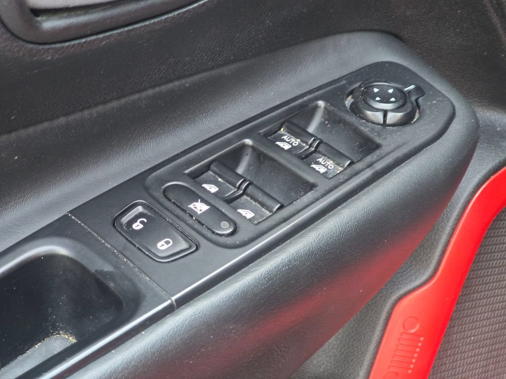 Used 2017 Jeep Renegade Trailhawk AWD/4WD image 23