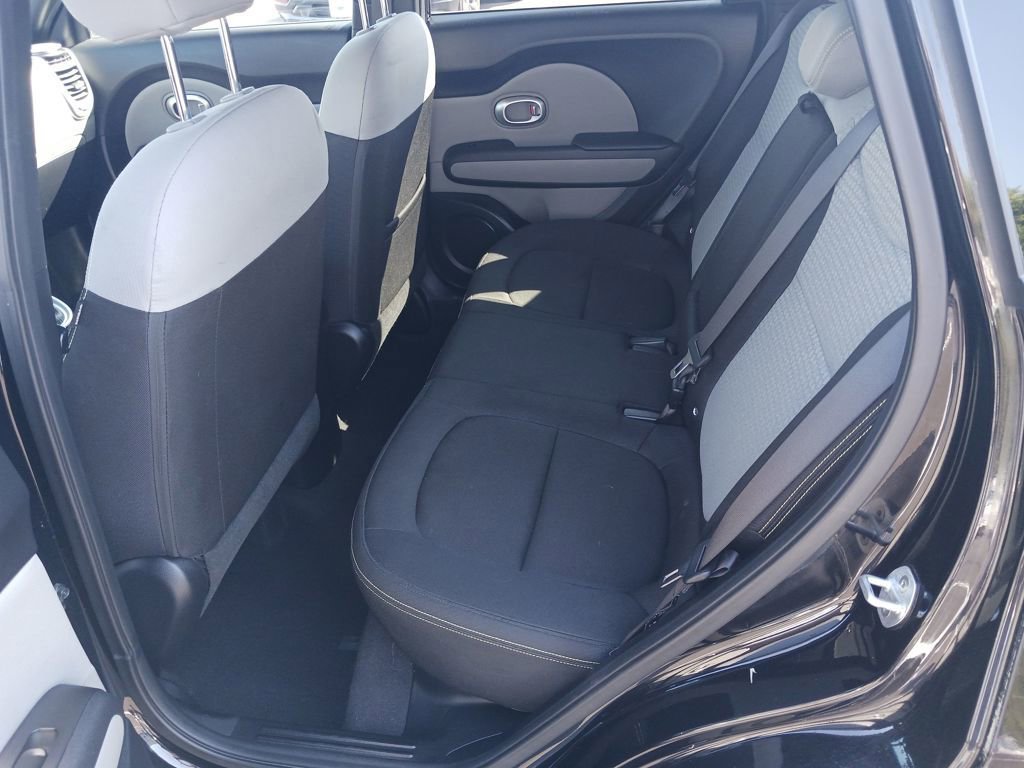 Used 2016 Kia Soul + image 22