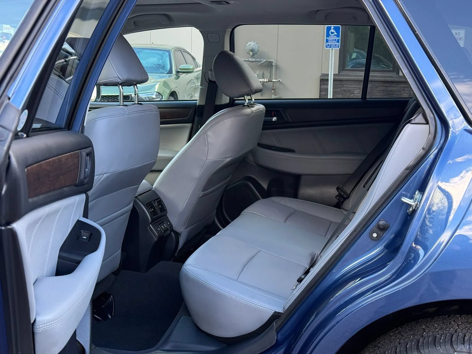 Used 2019 Subaru Outback 3.6R Limited w/ Popular Package #2 AWD/4WD image 10