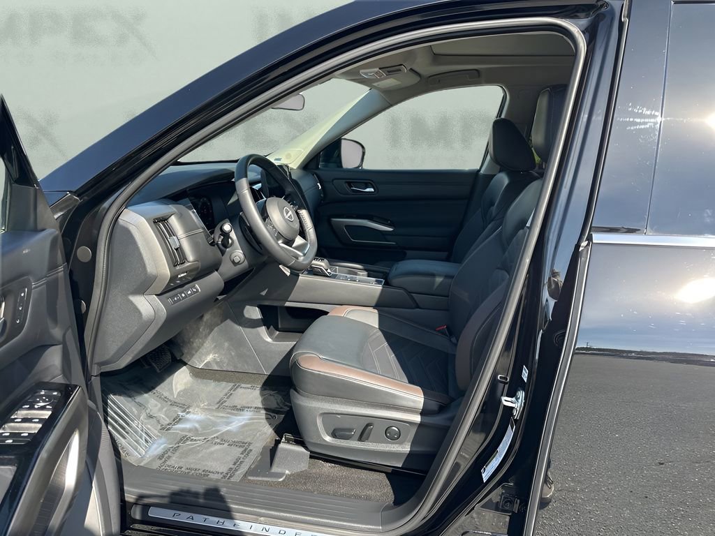 Used 2025 Nissan Pathfinder Platinum w/ Cargo Package FWD image 9