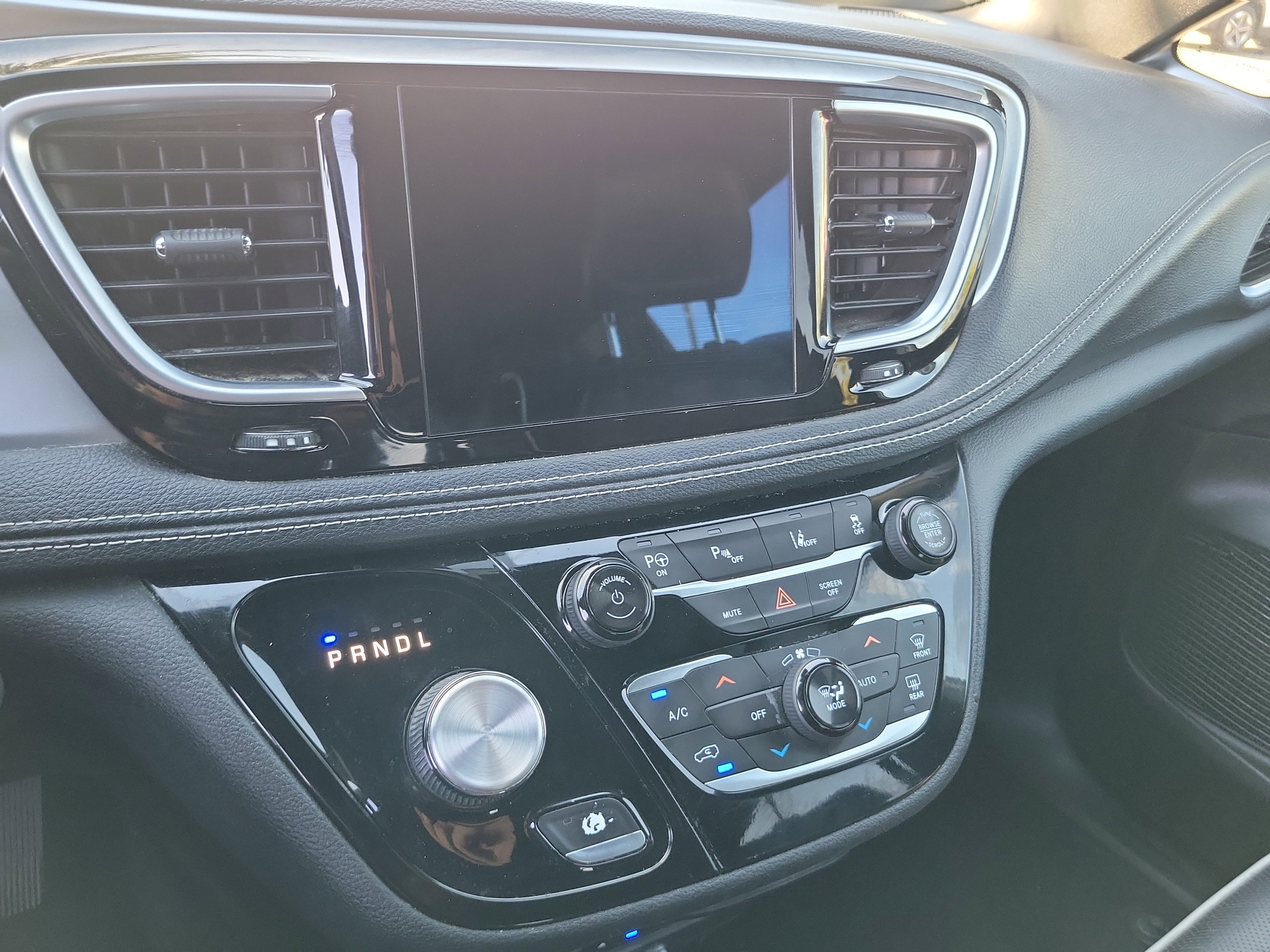 Used 2019 Chrysler Pacifica Limited w/ Advanced Safetytec Group FWD image 15