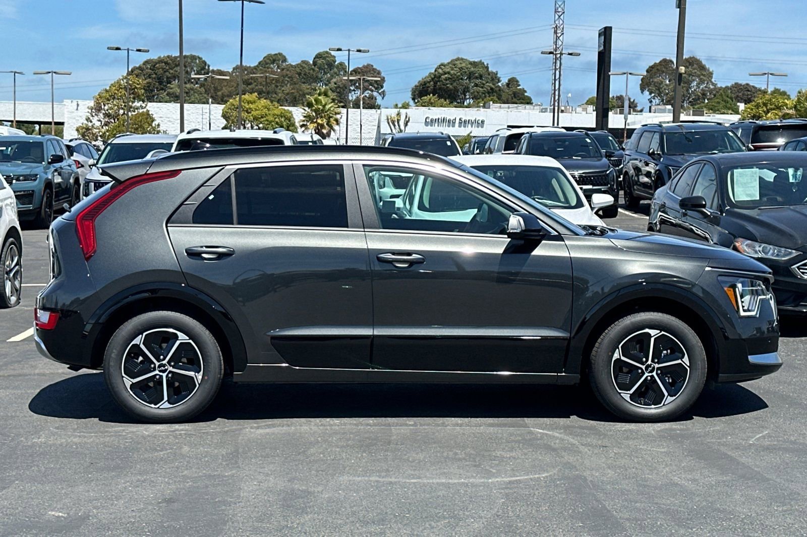 New 2026 Kia Niro FWD image 3