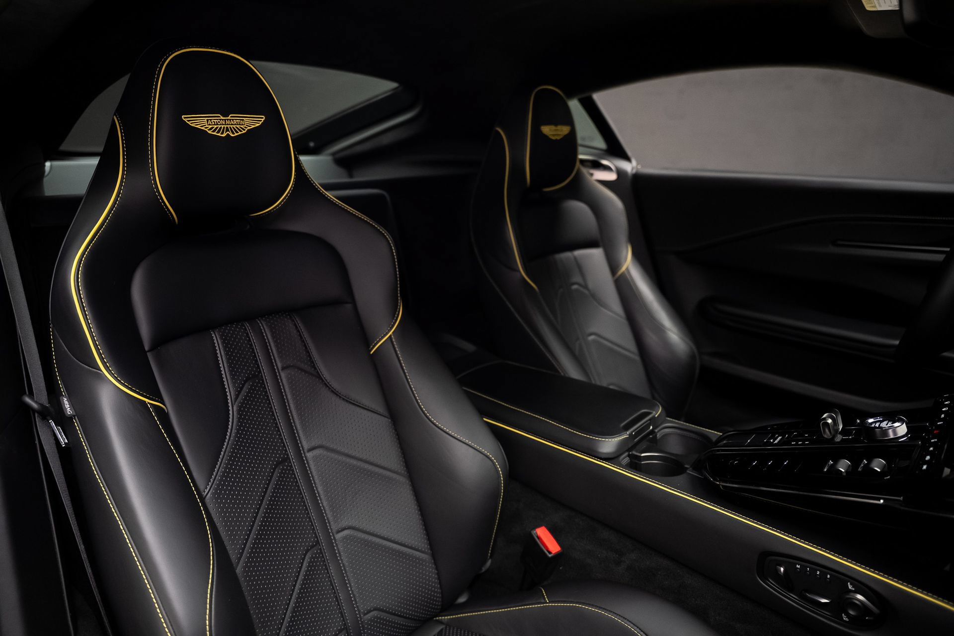 Used 2025 Aston Martin V8 Vantage Coupe RWD image 59