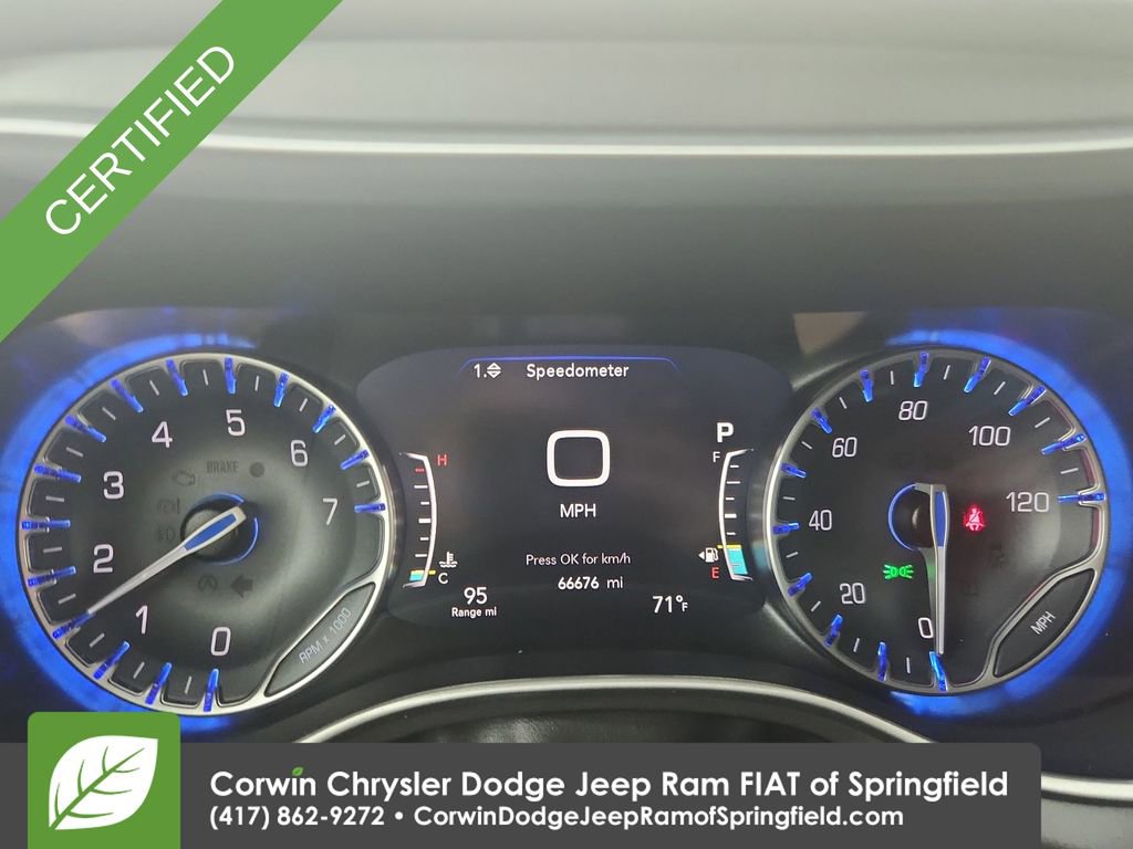 Certified 2023 Chrysler Pacifica Touring-L image 23