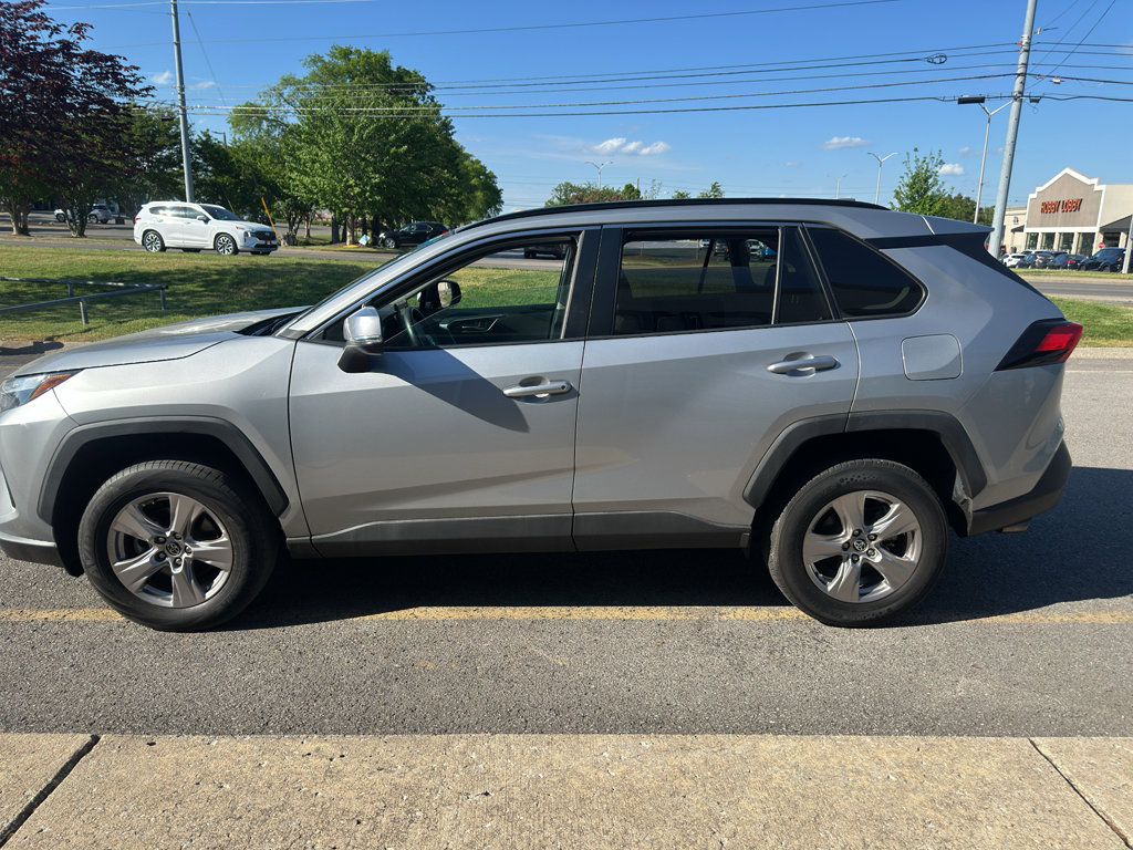 Used 2022 Toyota RAV4 XLE FWD image 8