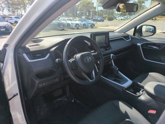 Used 2021 Toyota RAV4 XLE Premium image 14