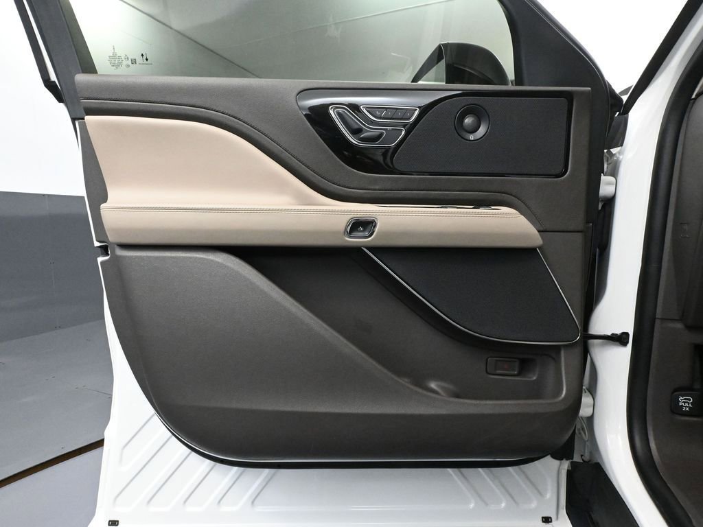 Used 2023 Lincoln Aviator Reserve image 19