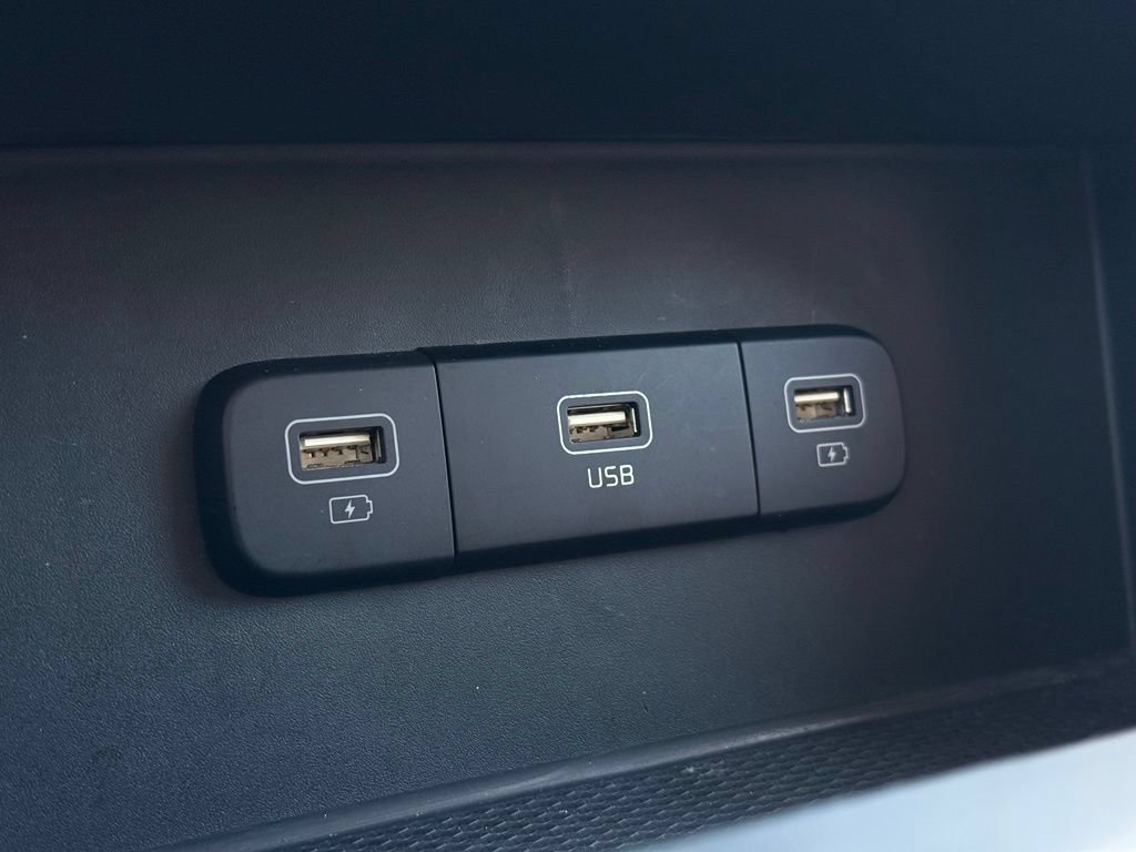 Used 2024 Kia Carnival LX FWD image 45