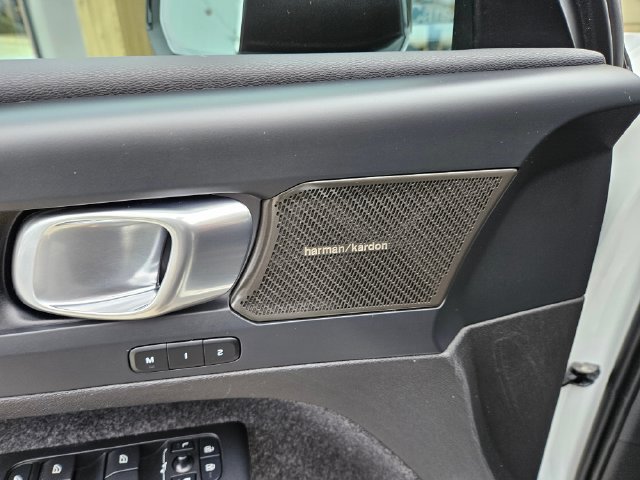 Certified 2023 Volvo C40 P8 Recharge Ultimate w/ Protection Package Premier AWD/4WD image 22