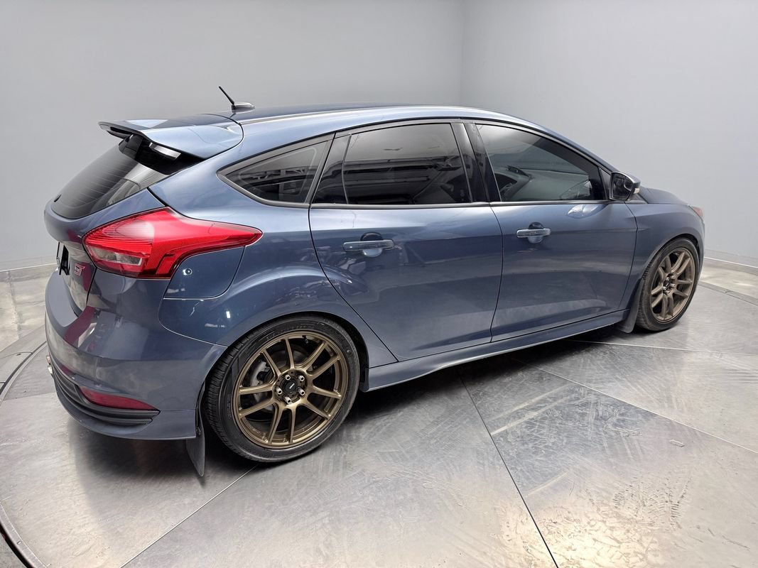 Used 2018 Ford Focus ST w/ Equipment Group 401A FWD image 5