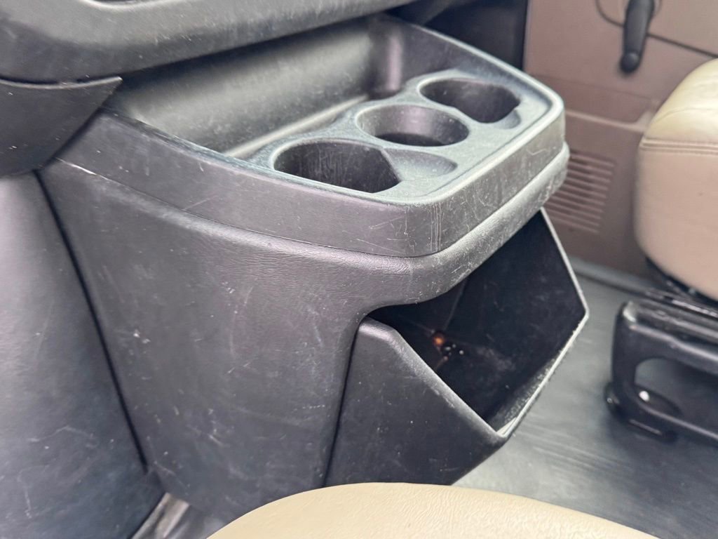 Used 2016 Chevrolet Express 3500 image 9