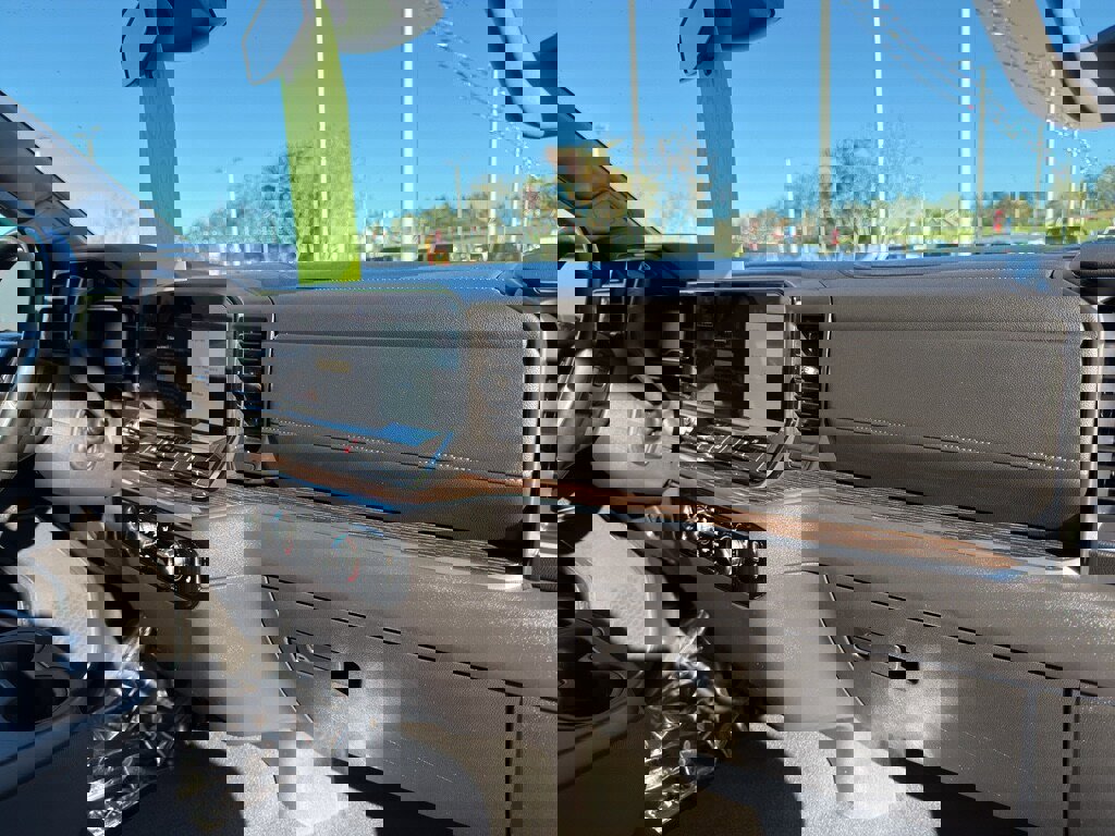 Used 2024 GMC Sierra 1500 SLE image 18