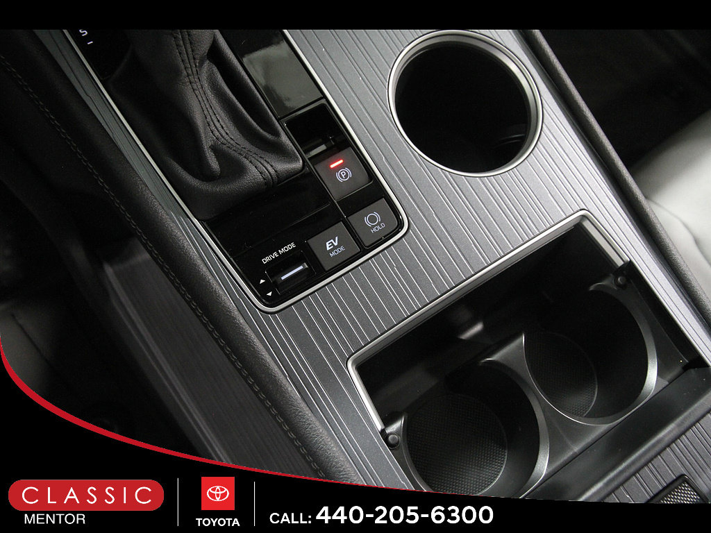 Used 2026 Toyota Sienna XLE FWD image 16