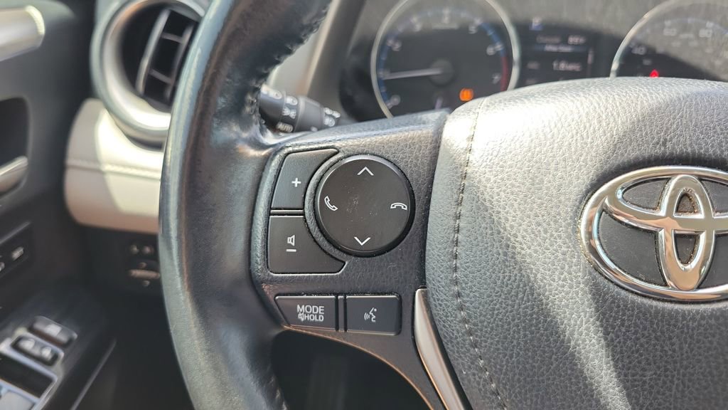 Used 2018 Toyota RAV4 Limited FWD image 21