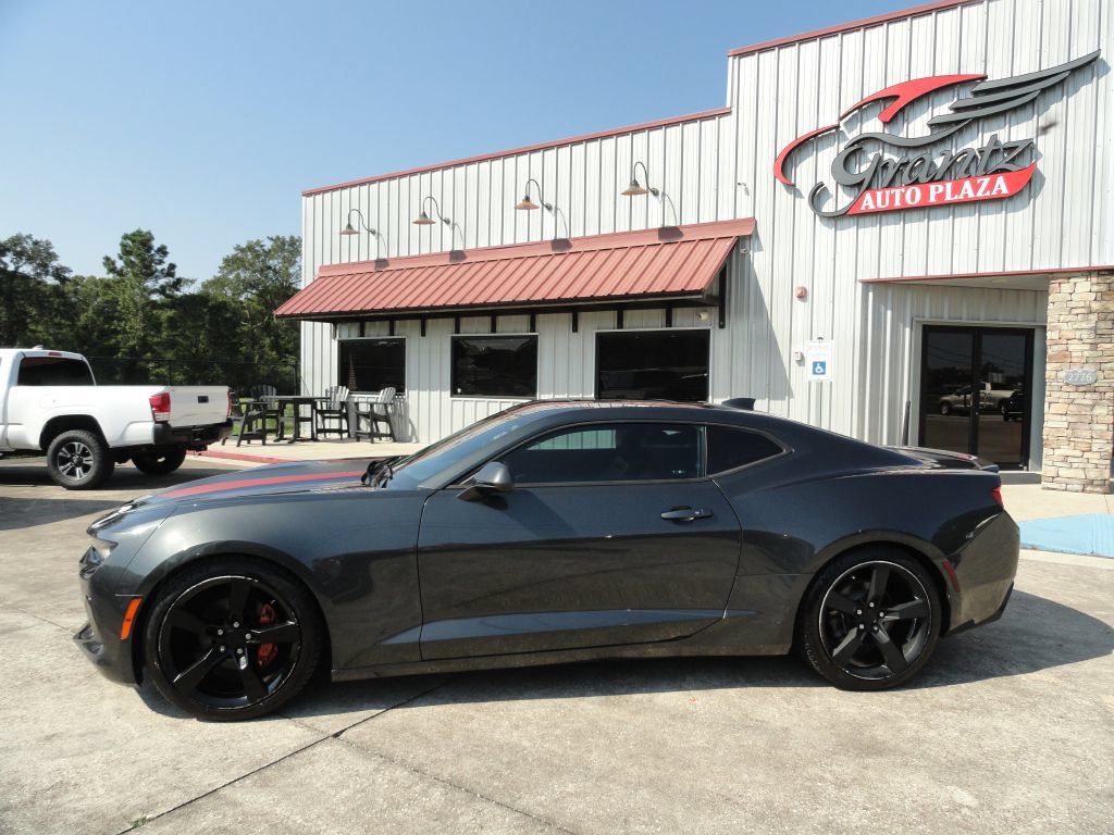 Used 2017 Chevrolet Camaro LT RWD image 3