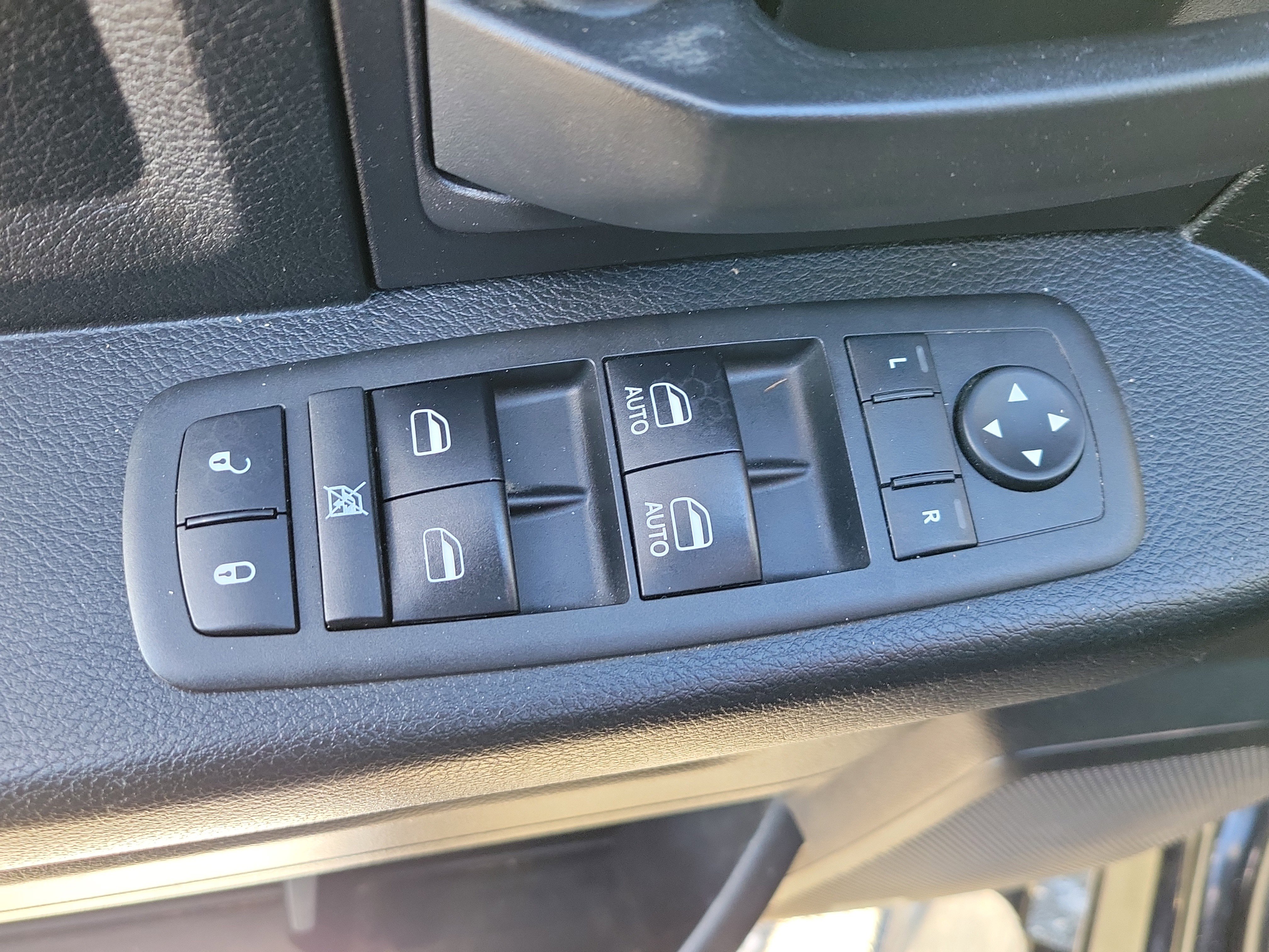 Used 2018 RAM 1500 Express image 20