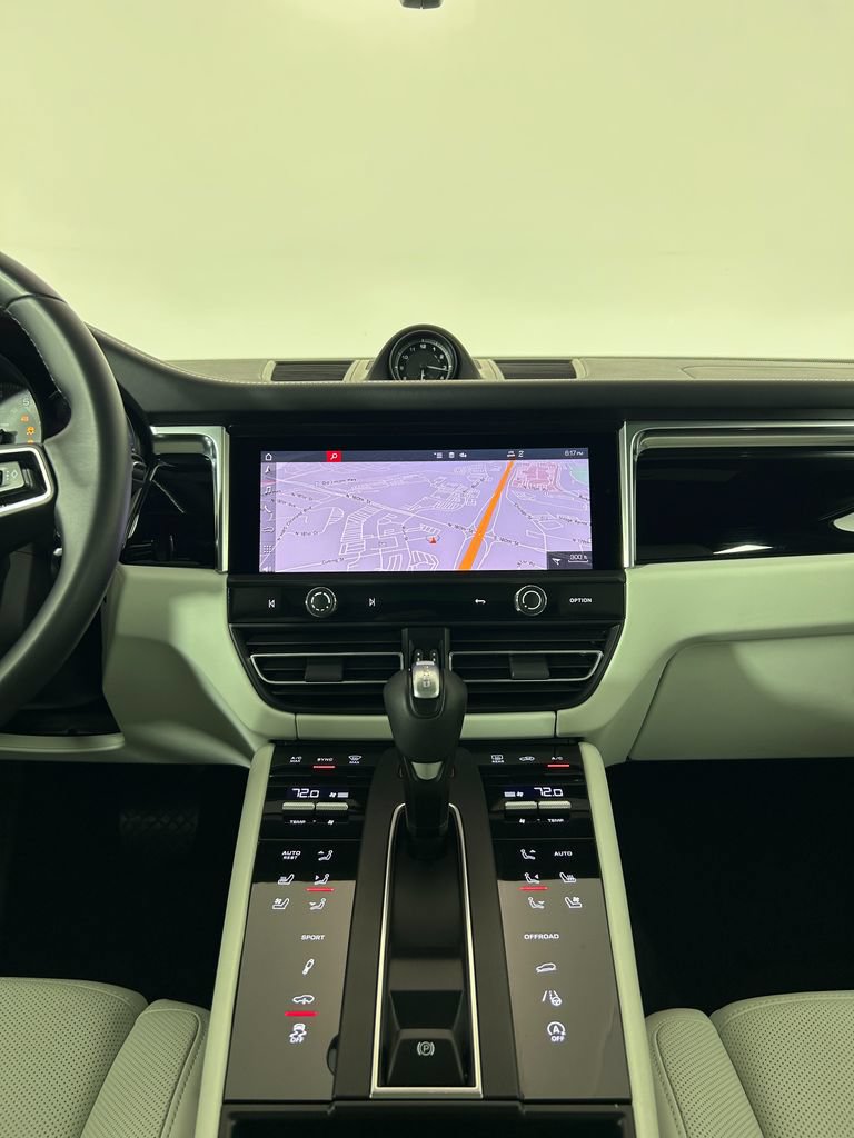 Certified 2023 Porsche Macan S AWD/4WD image 19