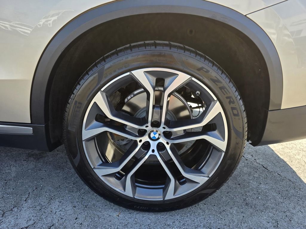 Used 2019 BMW X5 xDrive40i w/ Executive Package image 11