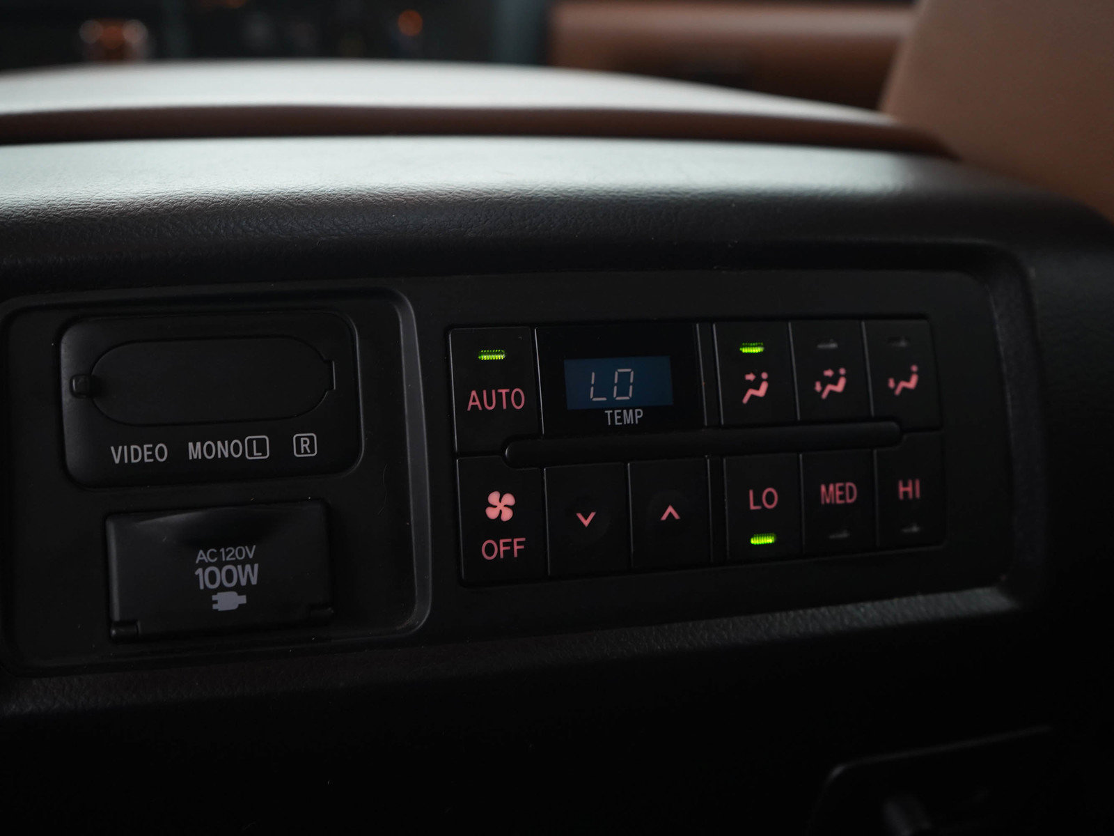 Used 2019 Toyota Sequoia Platinum AWD/4WD image 18