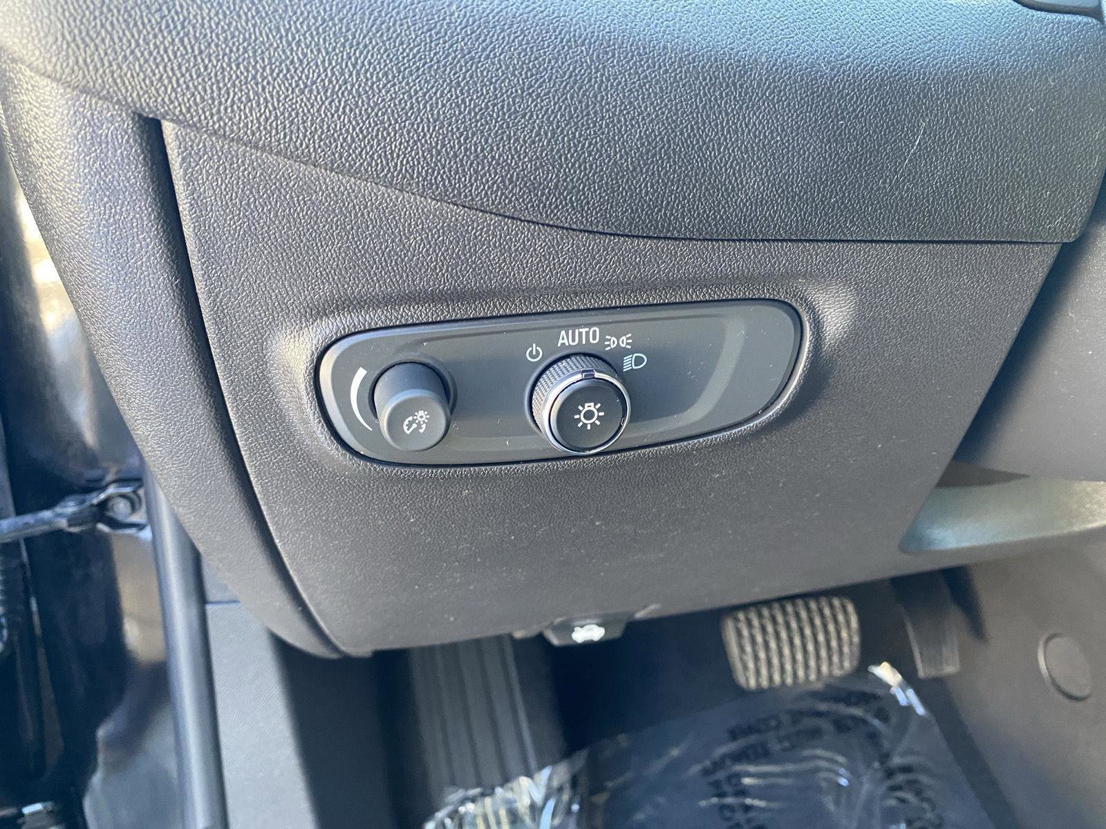 Used 2022 Chevrolet Equinox LT image 25