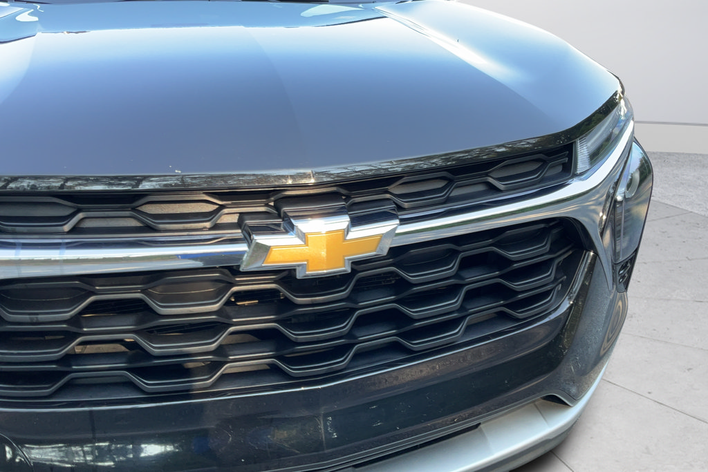 Certified 2025 Chevrolet Trax LT FWD image 28