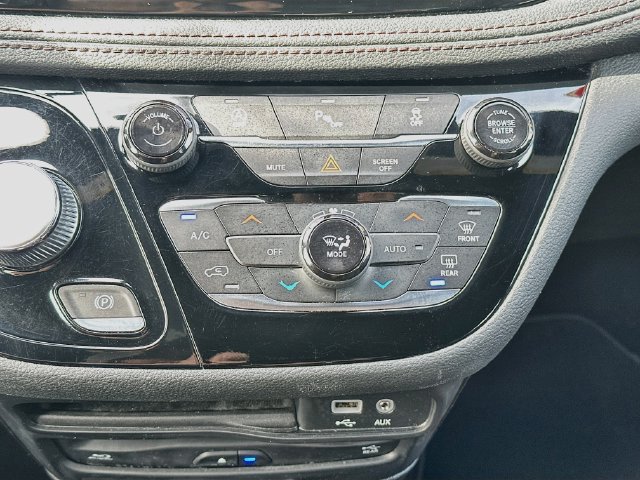 Used 2020 Chrysler Pacifica Limited FWD image 16