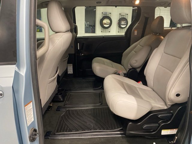 Used 2017 Toyota Sienna Limited image 34