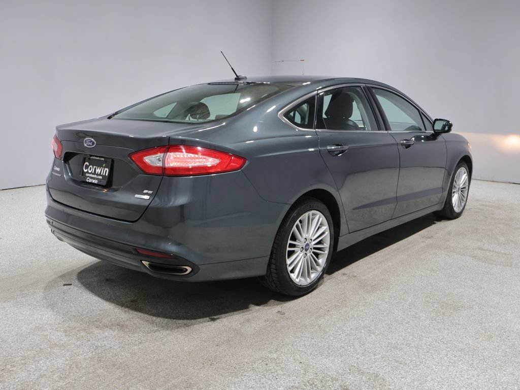 Used 2016 Ford Fusion SE w/ Equipment Group 202A FWD image 2