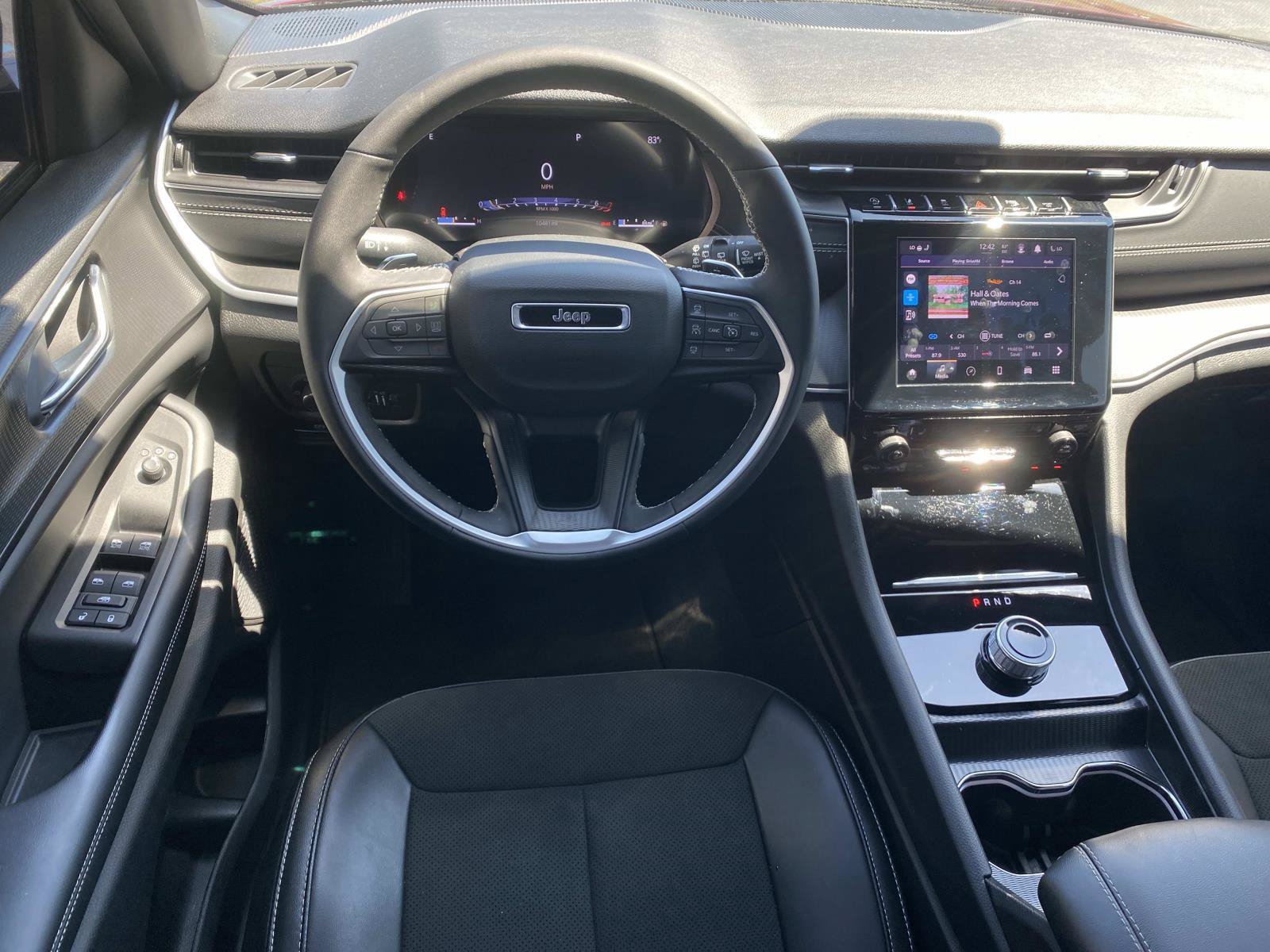 Used 2025 Jeep Grand Cherokee Altitude RWD image 19