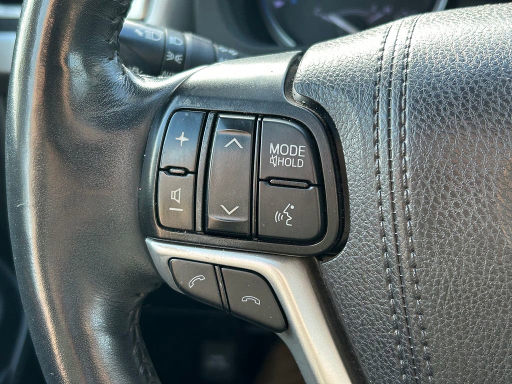 Used 2019 Toyota Highlander Limited Platinum AWD/4WD image 44