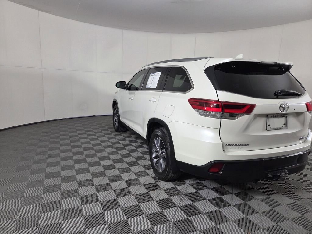 Used 2019 Toyota Highlander SE image 8