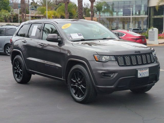 Used 2017 Jeep Grand Cherokee Altitude AWD/4WD image 3