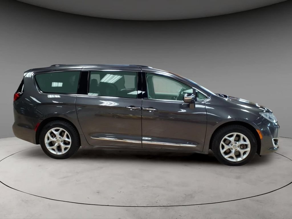 Used 2020 Chrysler Pacifica Limited FWD image 10