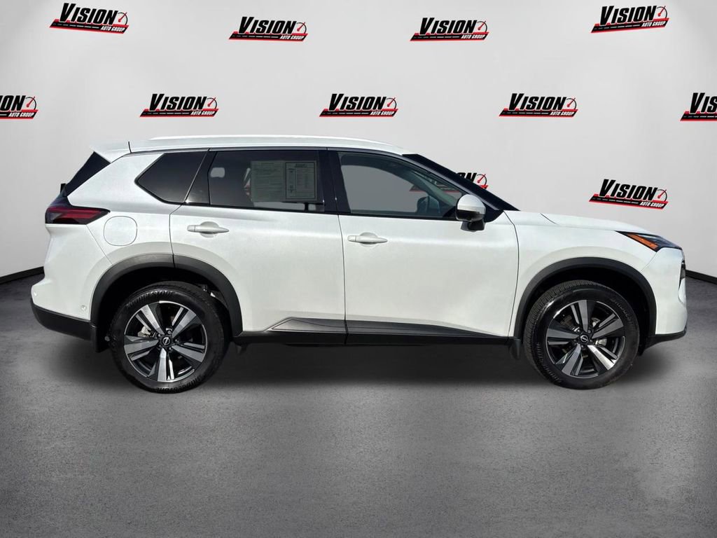 Used 2024 Nissan Rogue SL image 4