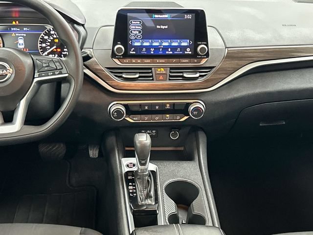 Used 2025 Nissan Altima 2.5 SV FWD image 15